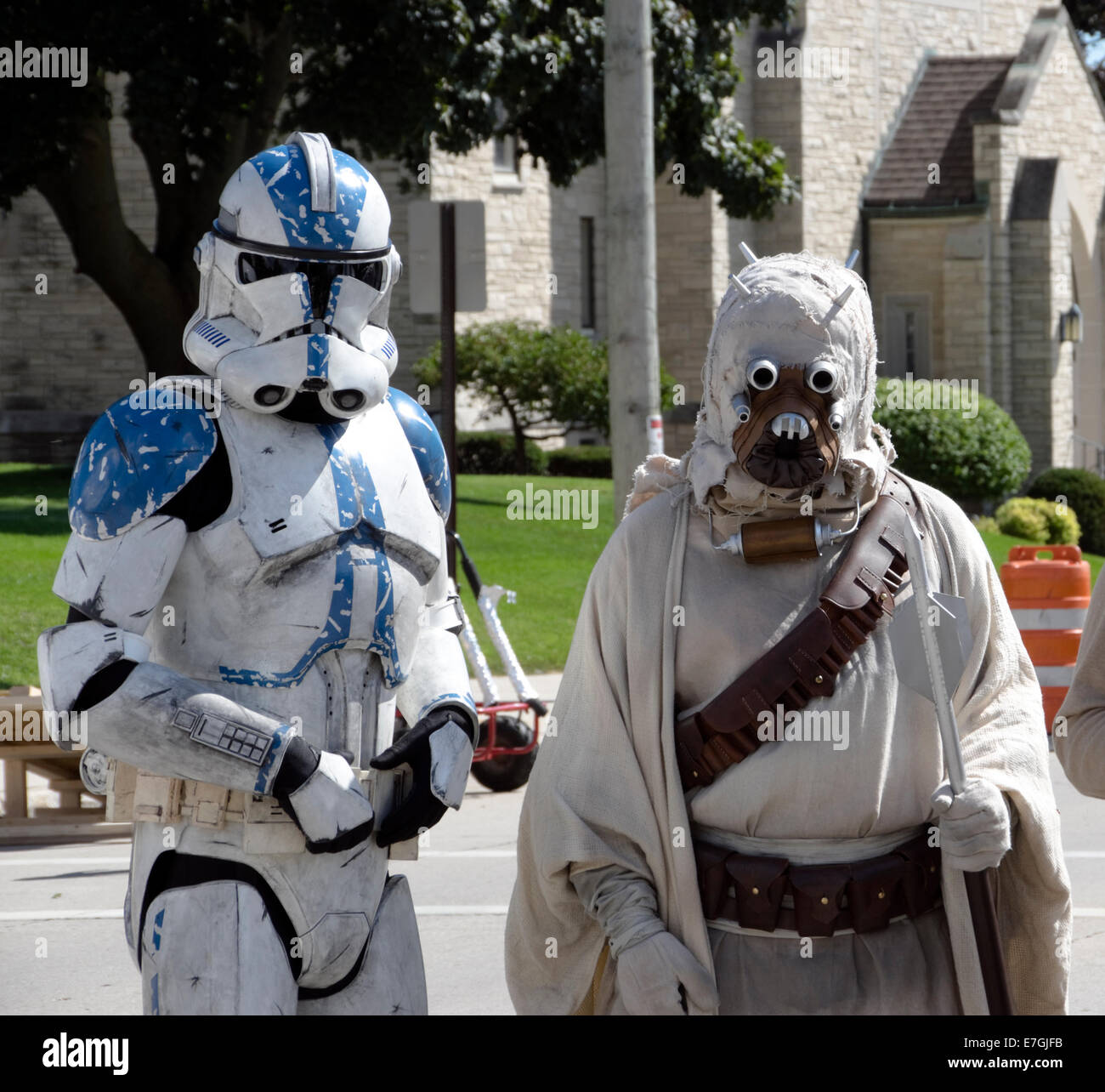 Star Wars Clone Trooper und Tusken Raider an Sputnikfest, Manitowoc, Wisconsin Stockfoto