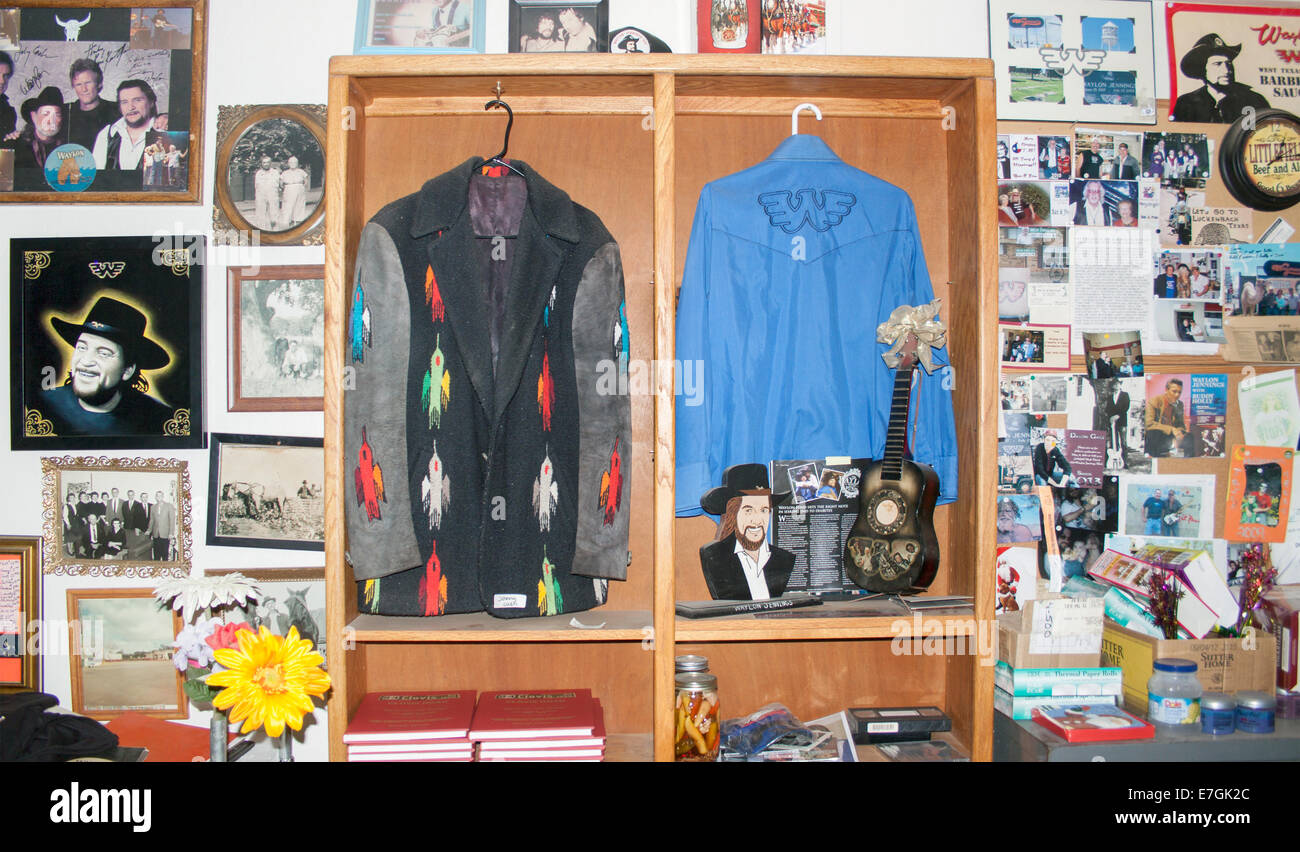 Das Waylon Jennings Museum in Littlefield, TX, ist einzigartig in einem Drive-through-Spirituosenladen untergebracht und verbindet Country-Musik-Geschichte mit skurrilem ch Stockfoto