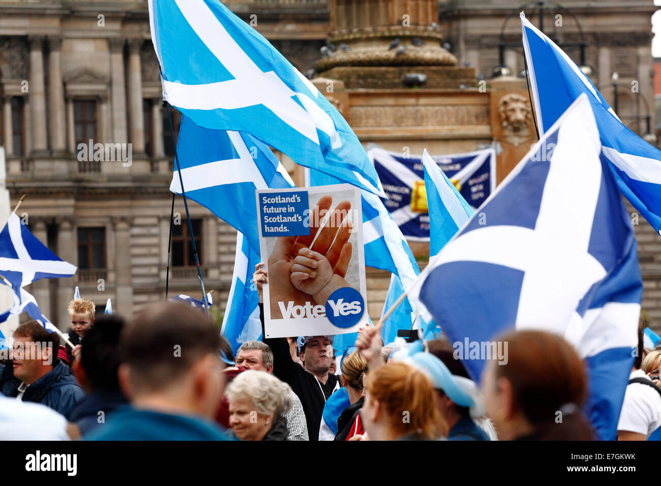 George Square, Glasgow, Schottland, Großbritannien, Mittwoch, 17. September 2014. Am Tag vor dem schottischen Unabhängigkeitsreferendum versammeln sich Yes Supporters im Stadtzentrum, um Unterstützung zu sammeln Stockfoto