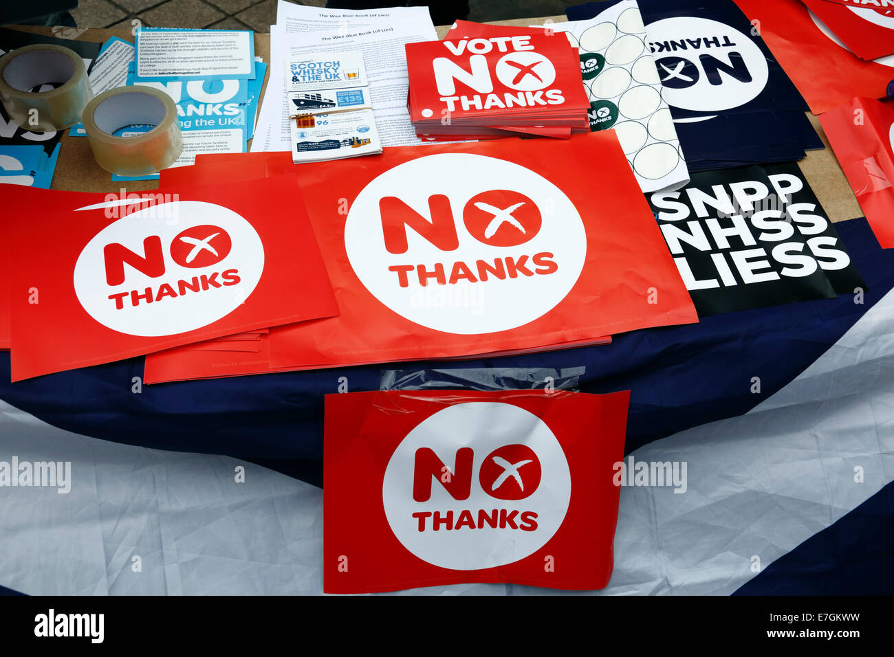 Sauchiehall Street, Glasgow, Schottland, Großbritannien, Mittwoch, 17. September 2014. Am Tag vor dem schottischen Unabhängigkeitsreferendum kommunizieren No Vote-Aktivisten ihre Botschaft an die Öffentlichkeit im Stadtzentrum mit Schildern Stockfoto