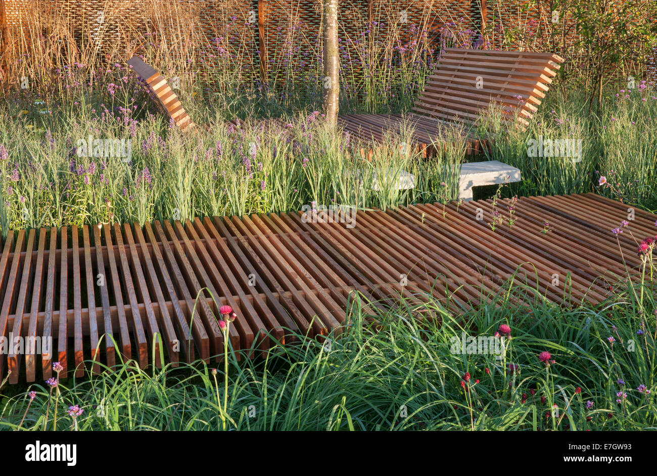 RHS-Young-Garten-Designer des Jahres award Gewinners Sam Öfen - Goldmedaille - The Sky Limit Garten an Tatton Park RHS Blume Stockfoto