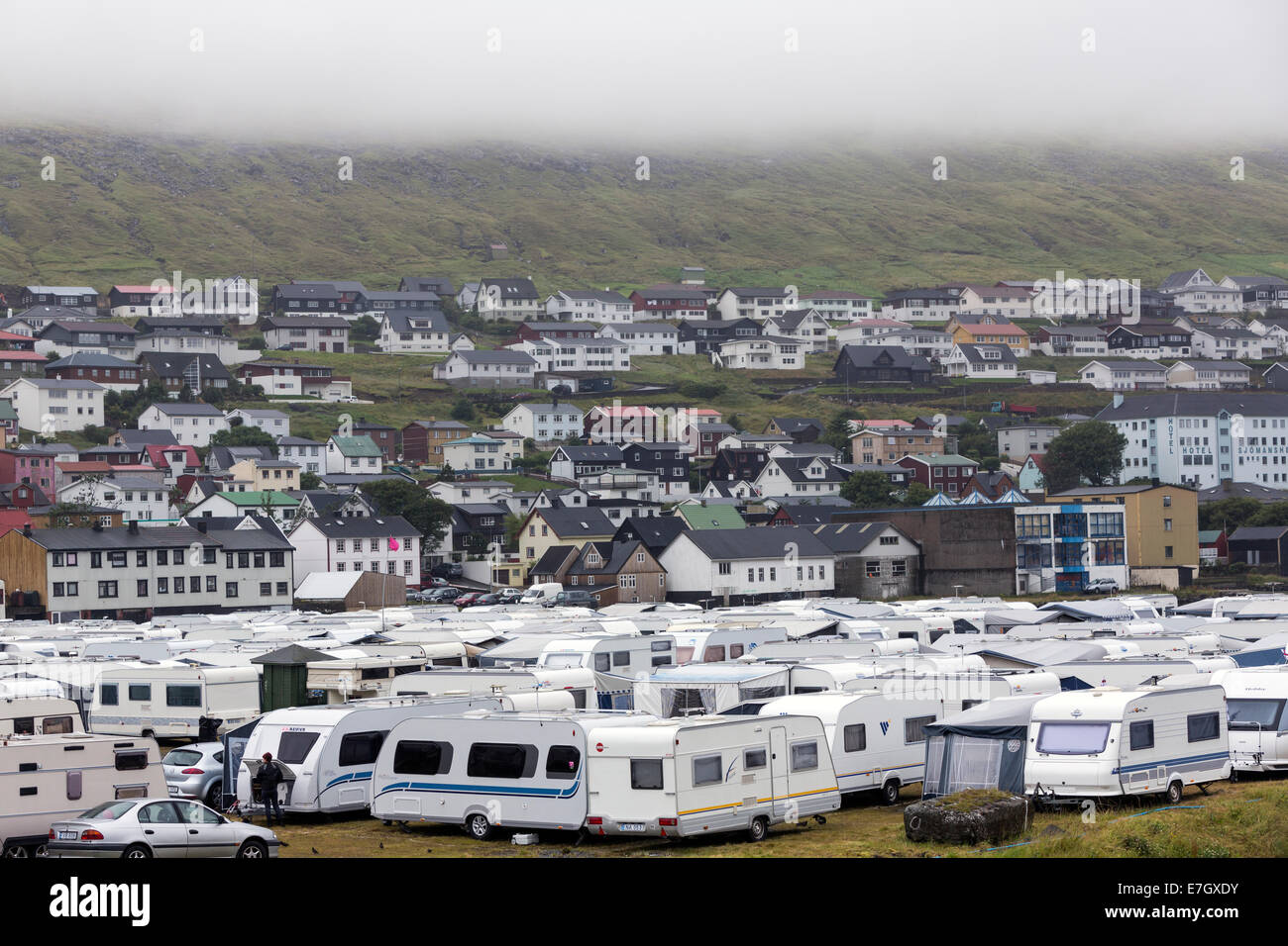 Temporäre camping in Klaksvík.  Bordoy Insel Stockfoto