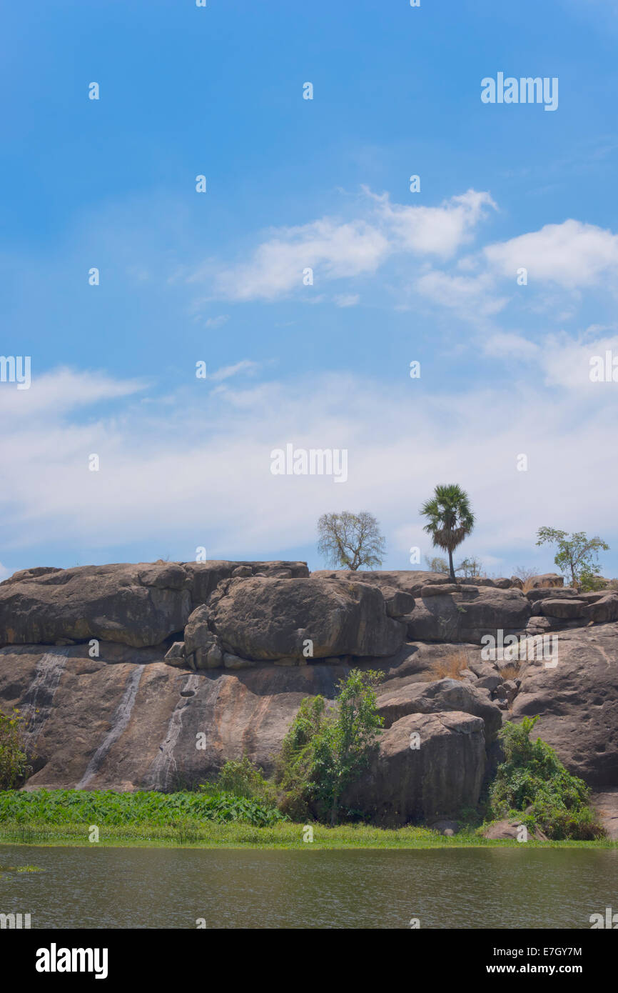 Ein See von einem felsigen Hügel in Tamil Nadu, Indien Stockfoto