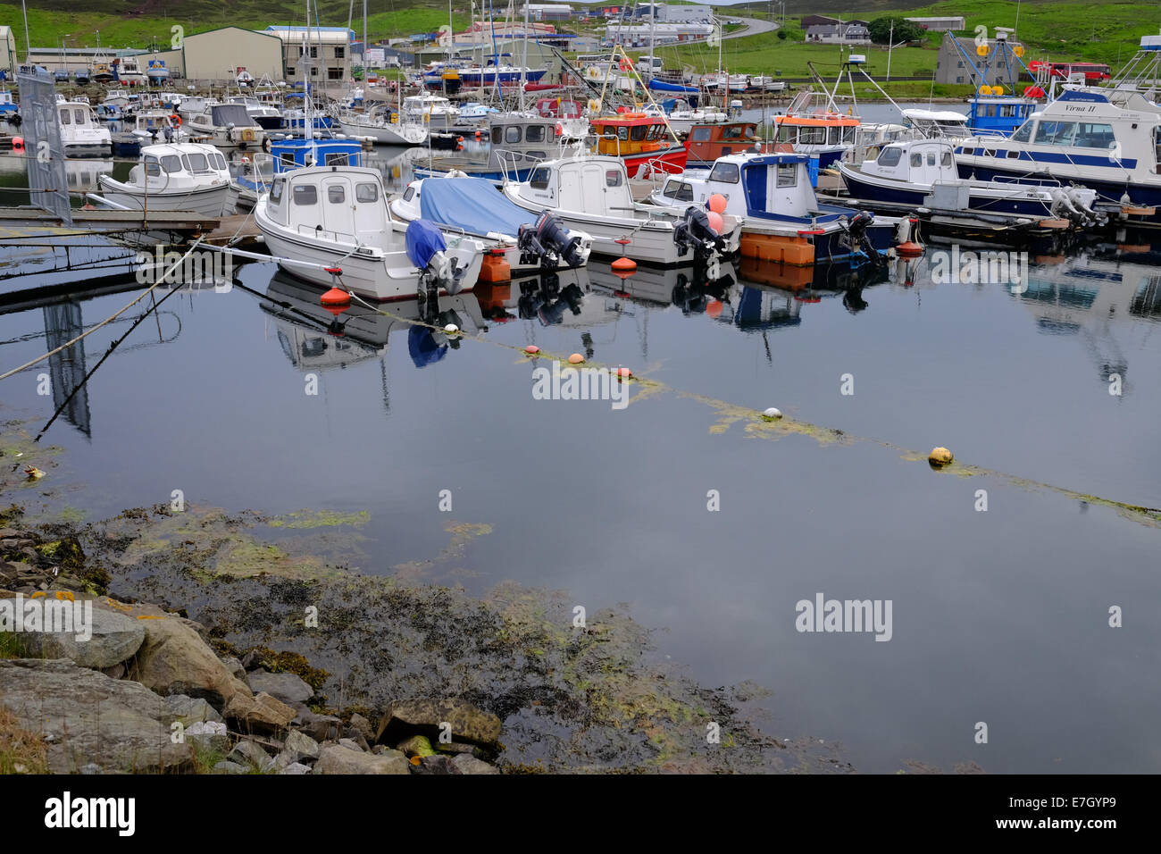 verschiedene Szenen, in denen die Vielfalt der Schiffe im Hafen von Lerwick Shetland-Inseln, Schottland Stockfoto