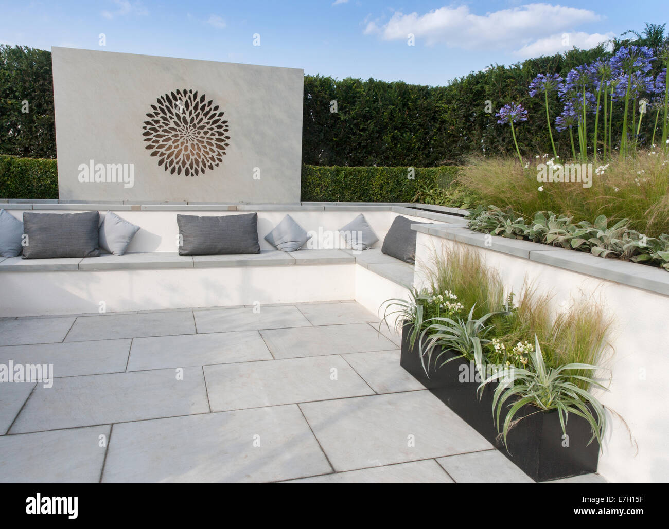 Steinmauer Und Hecke Stockfotos Steinmauer Und Hecke Bilder Alamy