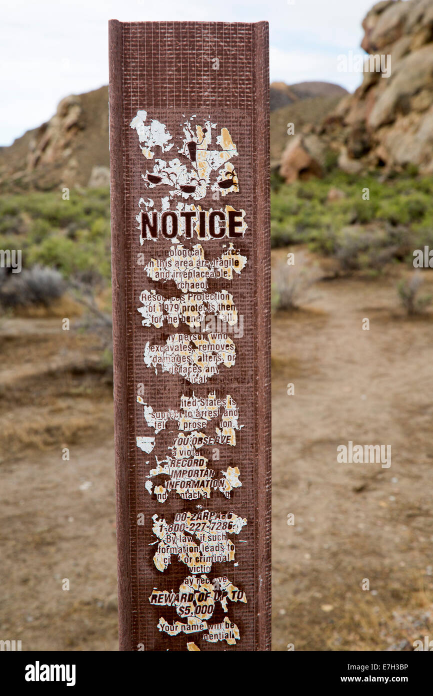 Jensen, Utah - ein Hinweis warnt Besucher etwas in Dinosaur National Monument. Stockfoto