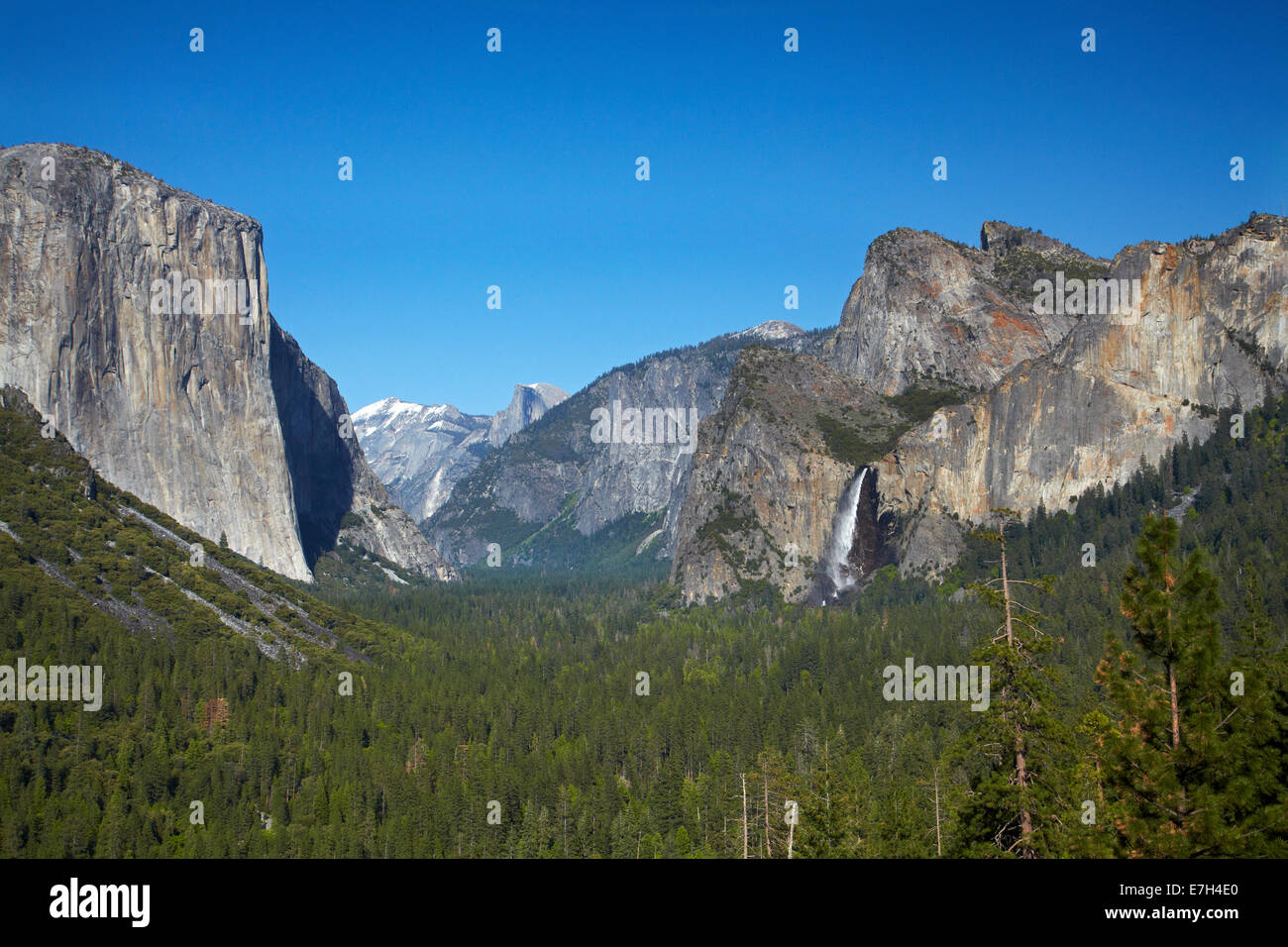 El Capitan, Yosemite Valley, Half Dome und Bridalveil Fall, gesehen vom Tunnel View, Yosemite-Nationalpark, Kalifornien, USA Stockfoto
