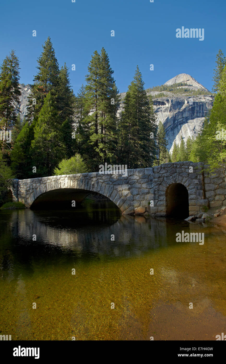 Stoneman Brücke über Merced River, Yosemite Tal, Yosemite-Nationalpark, Kalifornien, USA Stockfoto