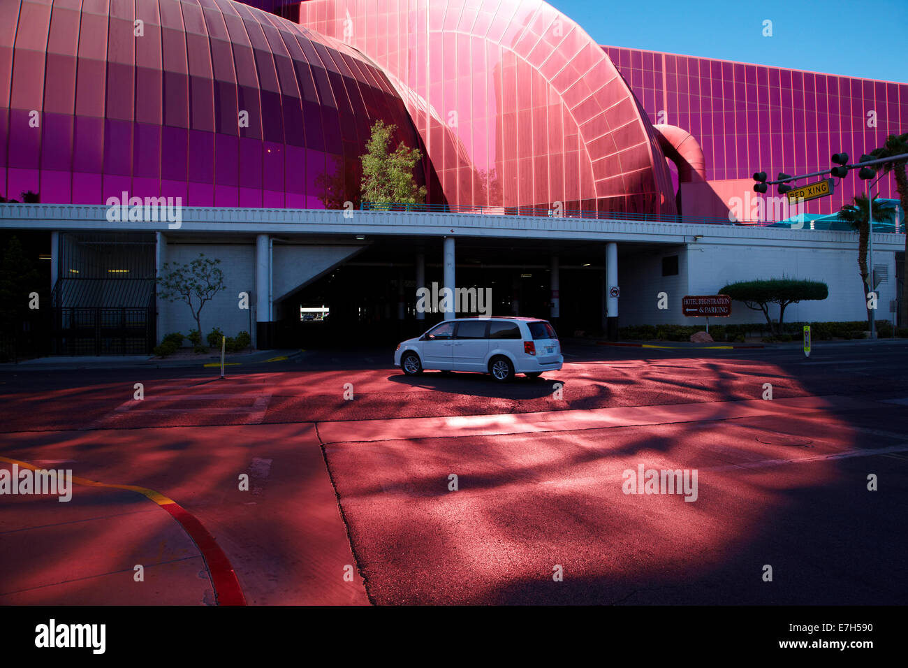 Rosa Glas Adventuredome und Reflexion, Circus Circus Hotel &amp; Casino, Las Vegas, Nevada, USA Stockfoto