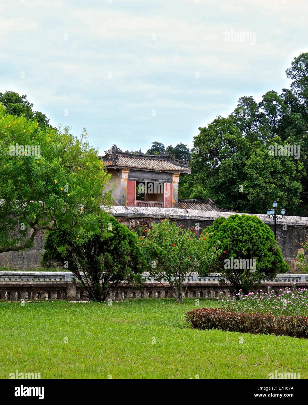Ein Eintritt in die Kaiserstadt in Hue. Eine ummauerte Festung und Palast in der ehemaligen Hauptstadt von Vietnam. Stockfoto