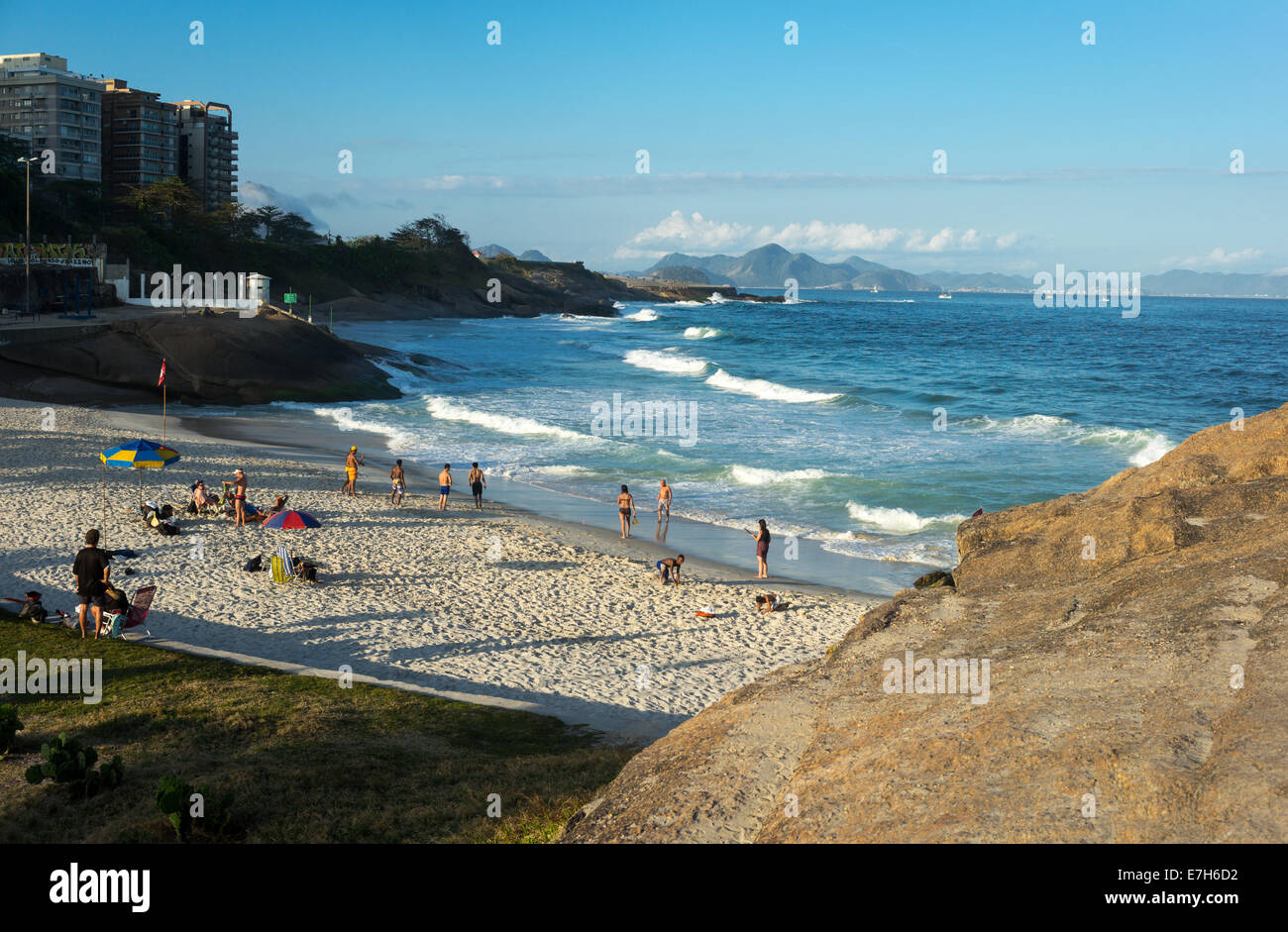 Brasilien, Rio De Janeiro, der Praia Do Diabo gesehen von der Pedra do Arpoador Vorgebirge Stockfoto