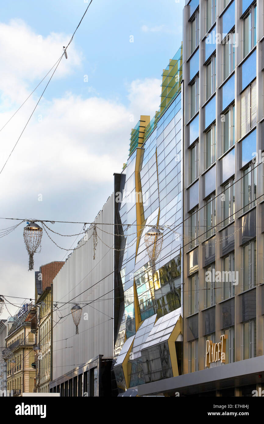 42 rue du Rhône in Genf, Schweiz. Architekt: Sheppard Robson, 2012. Straße Fassaden in Sicht. Stockfoto