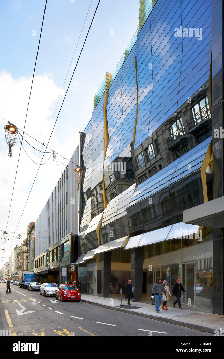 42 rue du Rhône in Genf, Schweiz. Architekt: Sheppard Robson, 2012. Kontextuelle Straße Höhe. Stockfoto