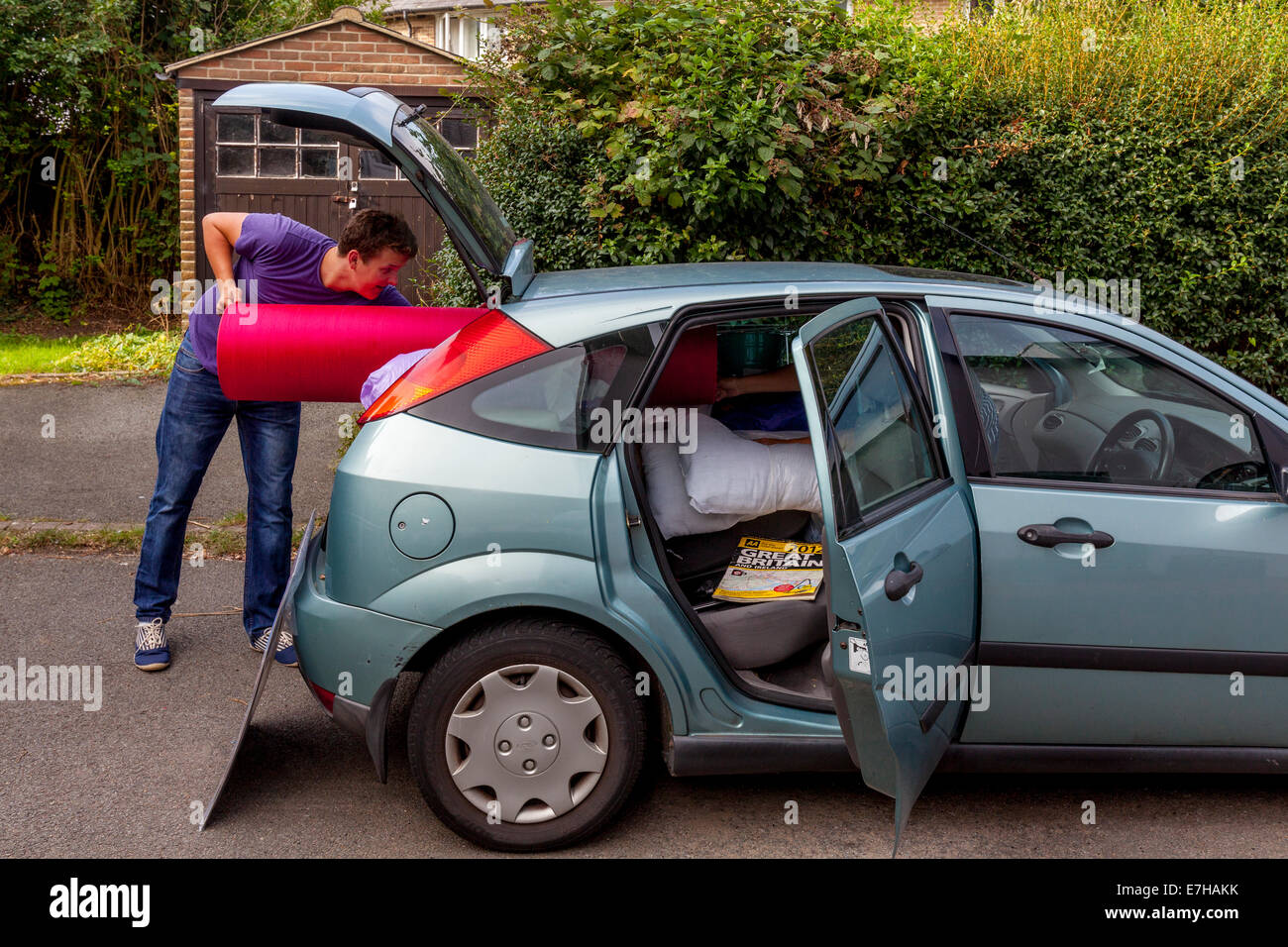 Aus bereitet, Universität, Student, Leave Home In SussexTo gehen an die Universität In Canterbury, England Stockfoto