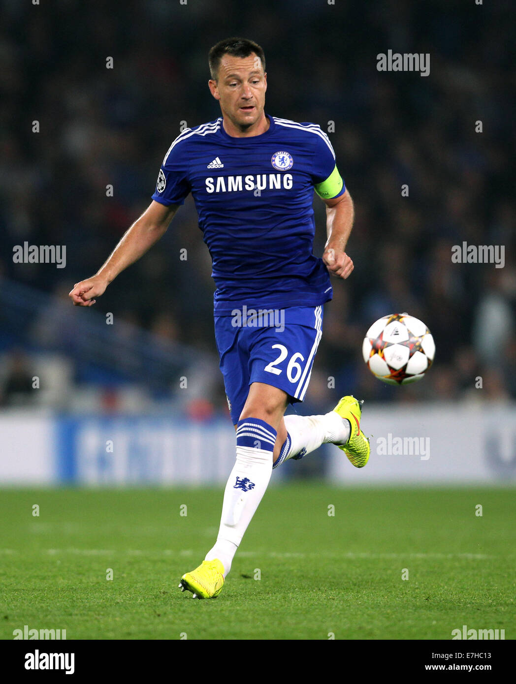 London, Großbritannien. 17. Sep, 2014. Chelseas John Terry kickt einen Ball in der UEFA Champions League-Gruppe G-Fußballspiel zwischen FC Chelsea und FC Schalke 04 im Stadion Stamford Bridge in London, Großbritannien, 17. September 2014. Foto: Ina Fassbender/Dpa/Alamy Live News Stockfoto