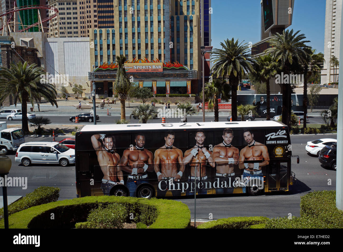 Bus-Werbung Chipendales, Las Vegas Boulevard (Strip), Las Vegas, Nevada, USA Stockfoto