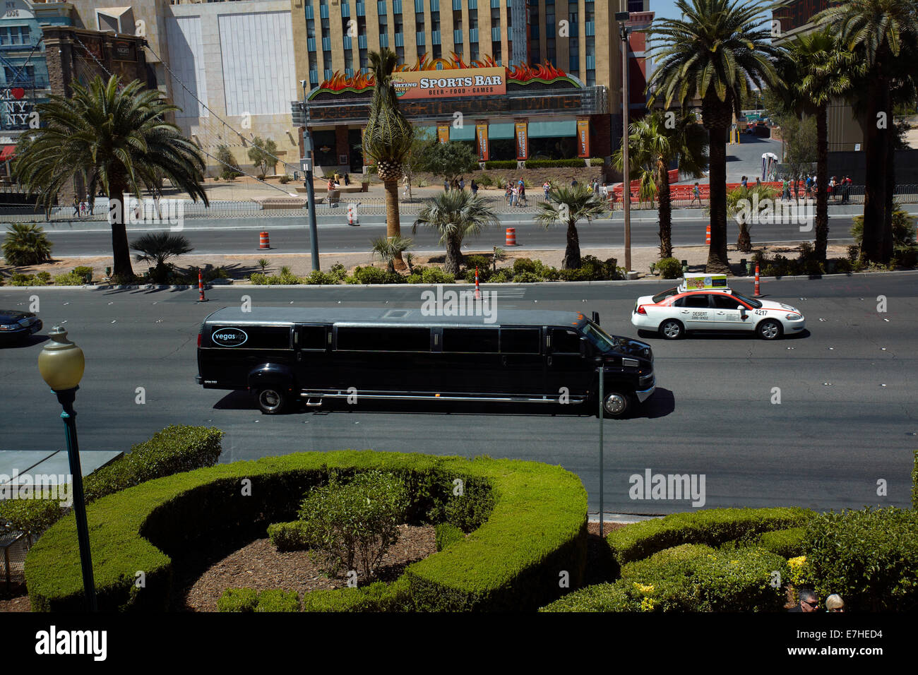 Riesige Limousine am Las Vegas Boulevard (Strip), Las Vegas, Nevada, USA Stockfoto