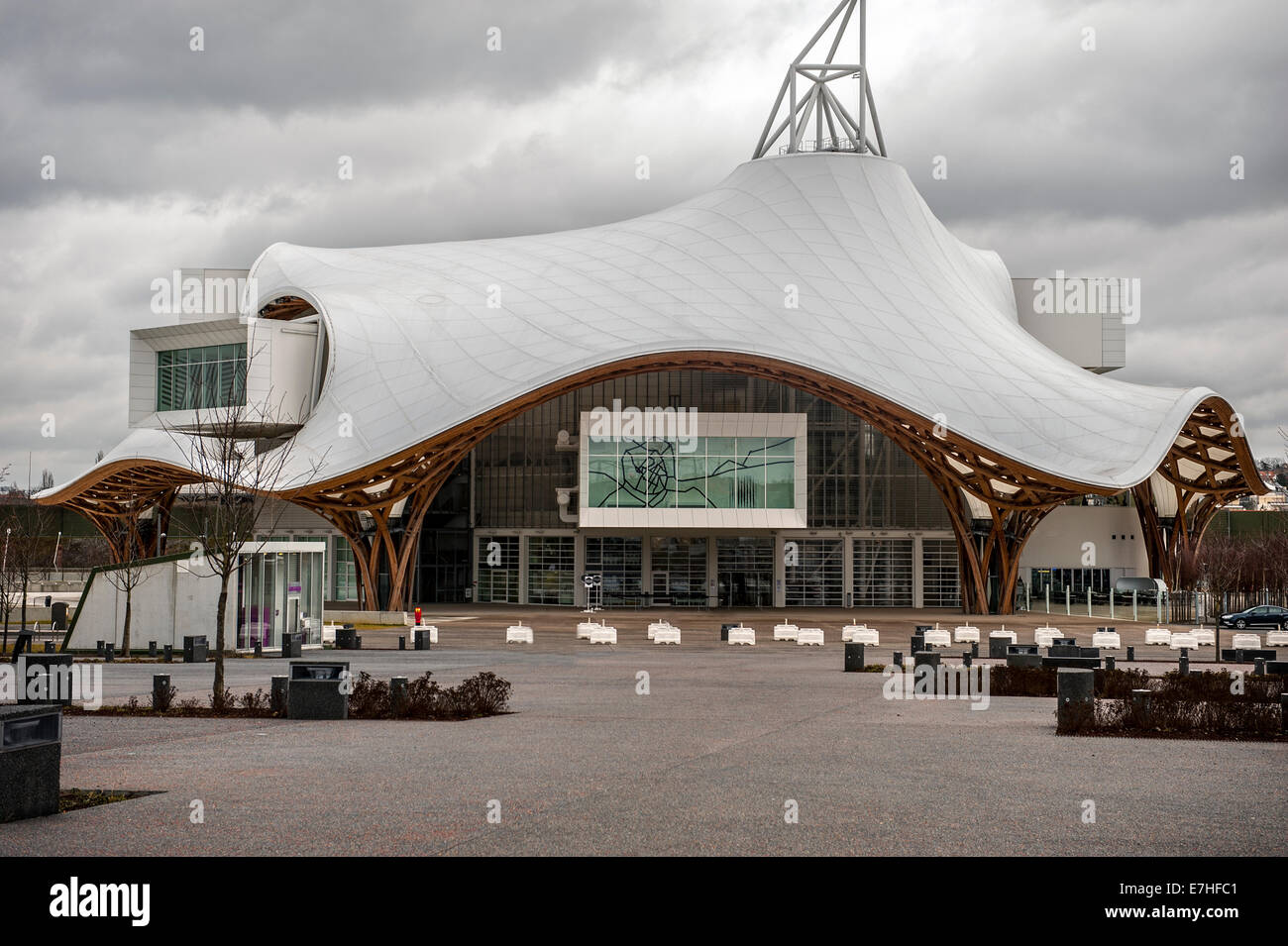 Die Pompidou Zentrum von Metz, Frankreich mit seinem hoch stilisierte Dach entworfen von Shigeru Ban Stockfoto