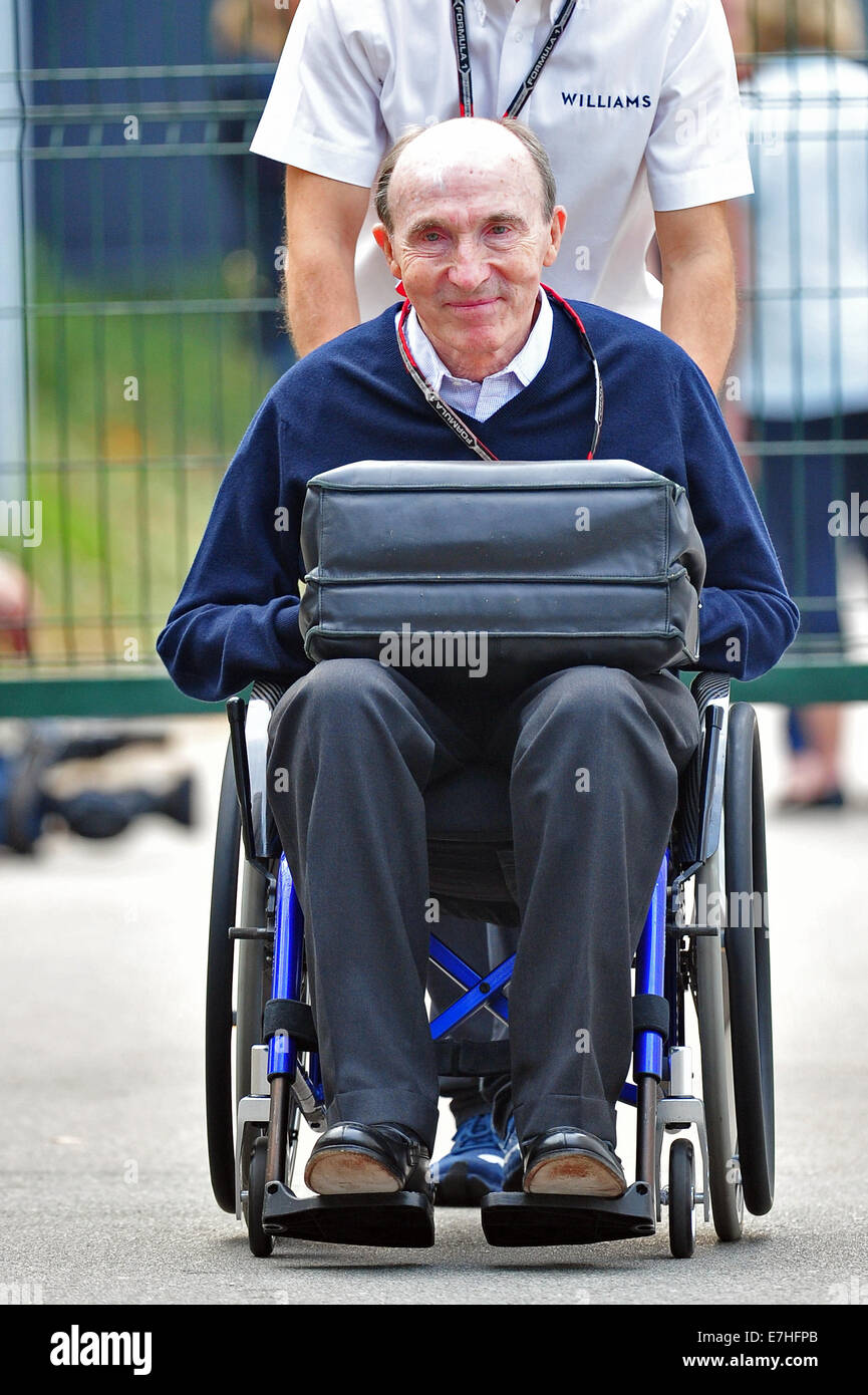 Singapur, Williams F1 Team. 18. Sep, 2014. Sir Frank Williams, der Gründer des Williams F1 Teams, kommt bei der F1 Pit Building in Singapur im 18. September 2014. Singapur Formel 1 Nachtrennen wird vom Sept. 19 bis 21 an der Marina Bay Road Strecke stattfinden. Bildnachweis: Dann Chih Wey/Xinhua/Alamy Live News Stockfoto