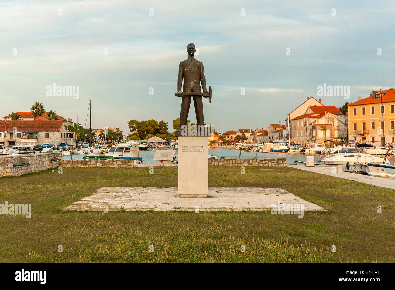Denkmal für gefallenen Soldaten in die Volksrevolution 1941-1945 in Stari Grad, Insel Hvar, Kroatien Stockfoto