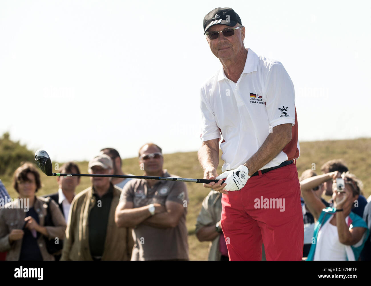 Gneven, Deutschland. 18. Sep, 2014. Ehemaliger deutscher Fußballspieler Franz Beckenbauer in Aktion während Winston Senior Open Golfturnier in Gneven, Deutschland, 18. September 2014. Foto: Axel Heimken/Dpa/Alamy Live News Stockfoto