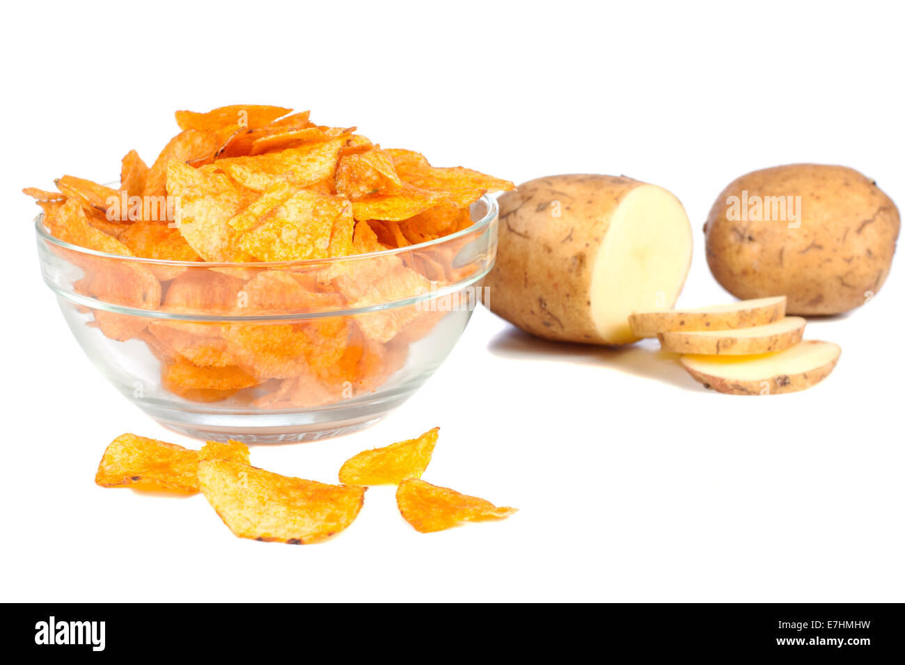 Pommes und Kartoffel isoliert auf weißem Hintergrund Stockfoto
