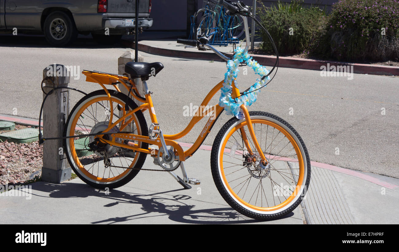 Orange batteriebetriebene Fahrrad Stockfoto