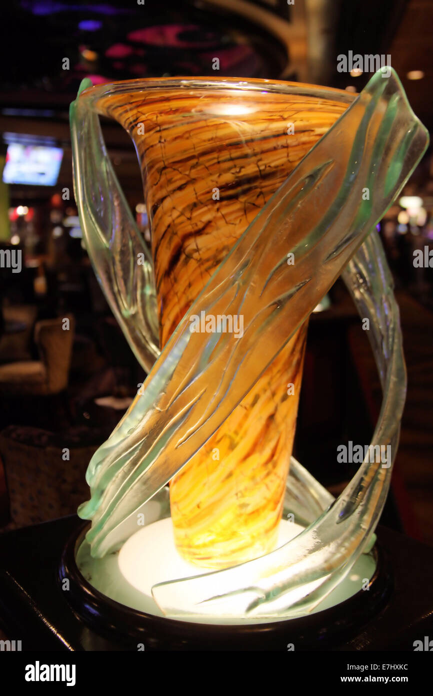 MUNDGEBLASENE GLAS-VASE MIT LEICHTEN GLANZ Stockfoto
