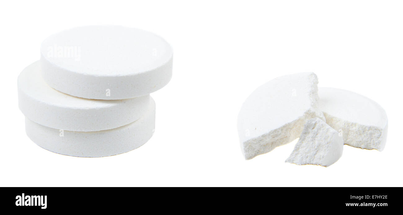 Nahaufnahme von zwei weißen Pillen auf weißem Hintergrund Stockfoto