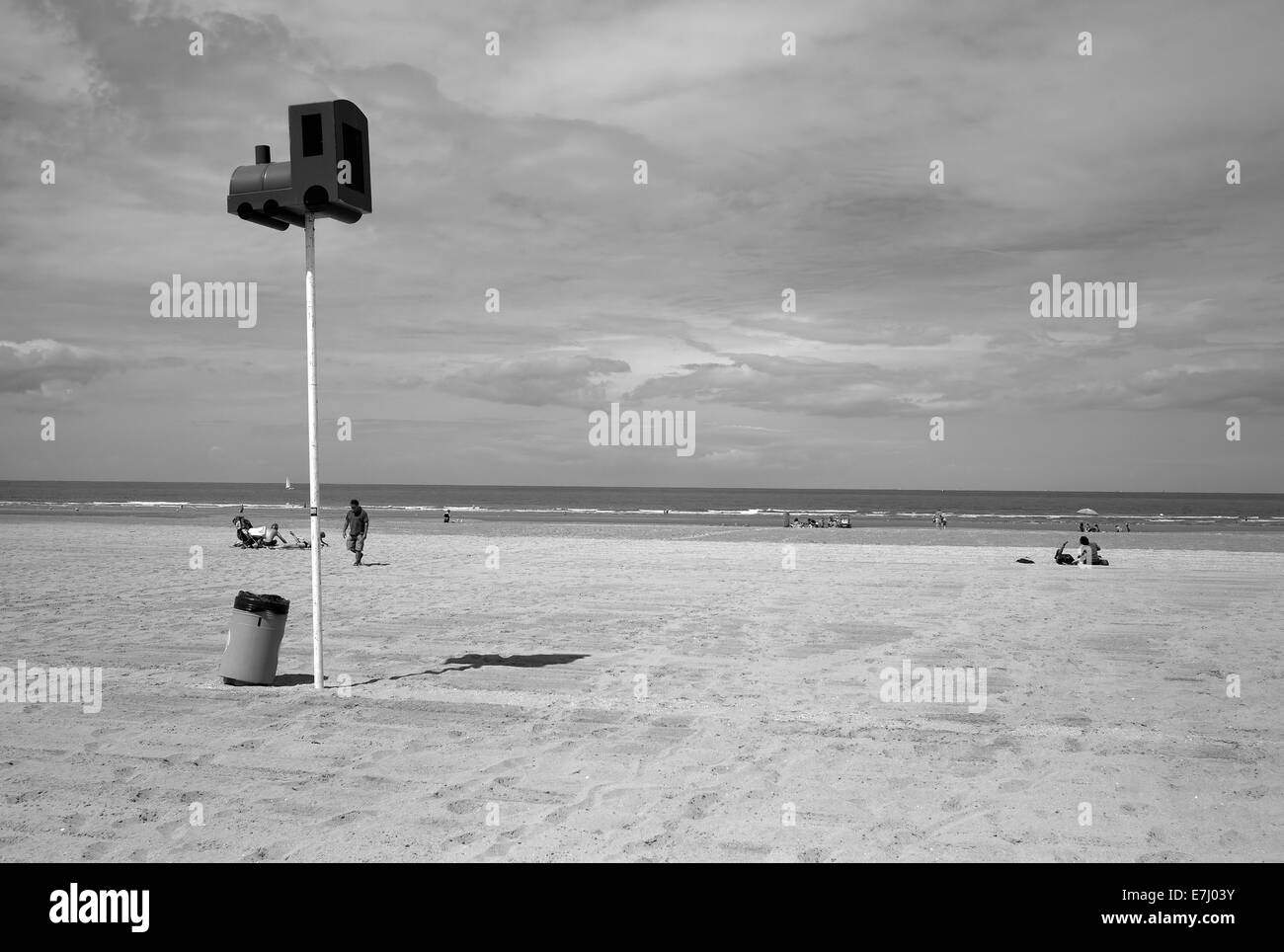 Spielzeug aus Holz Zug ein Pole am Strand von Deauville Stockfoto