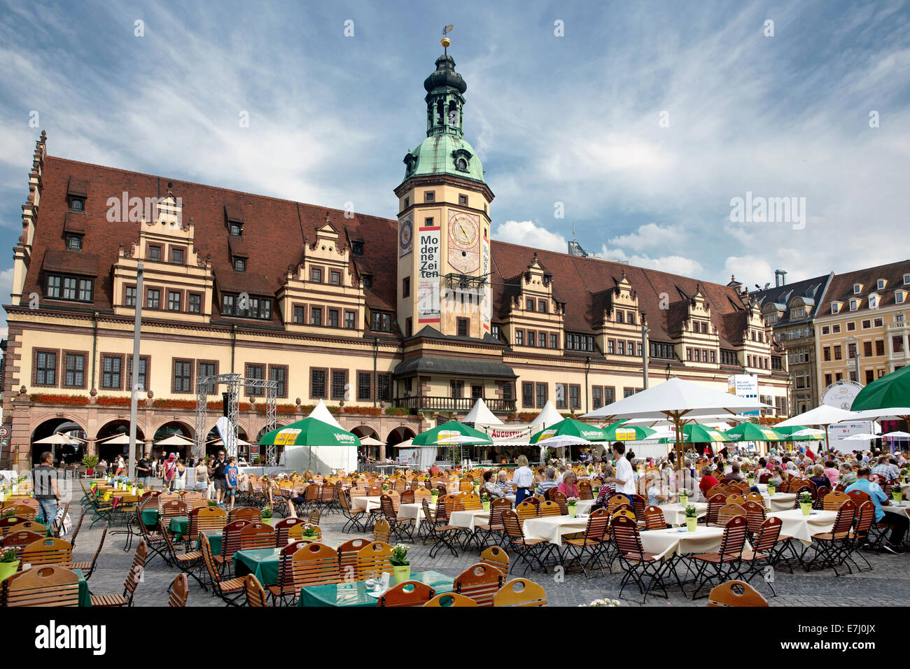 Das alte Rathaus und Clock Tower während das Classic Open Festival. Marktplatz in Leipzig, Deutschland. Stockfoto