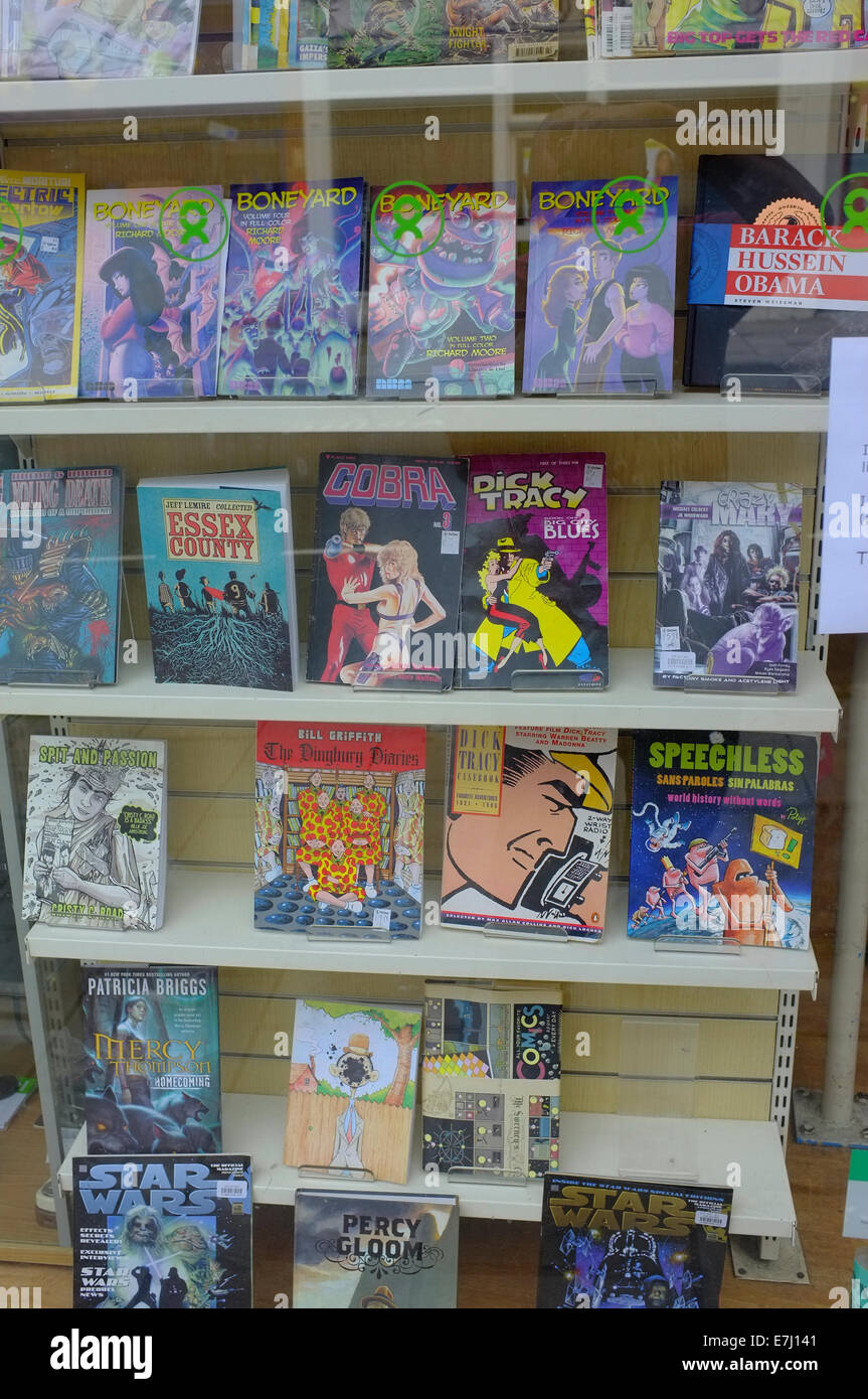 Comics und Science Fiction Bücher auf dem Display in einem Schaufenster in Aylesbury Stockfoto