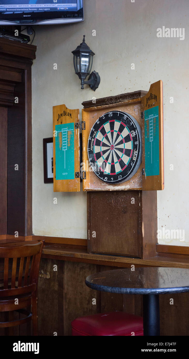 Dart im pub Stockfoto