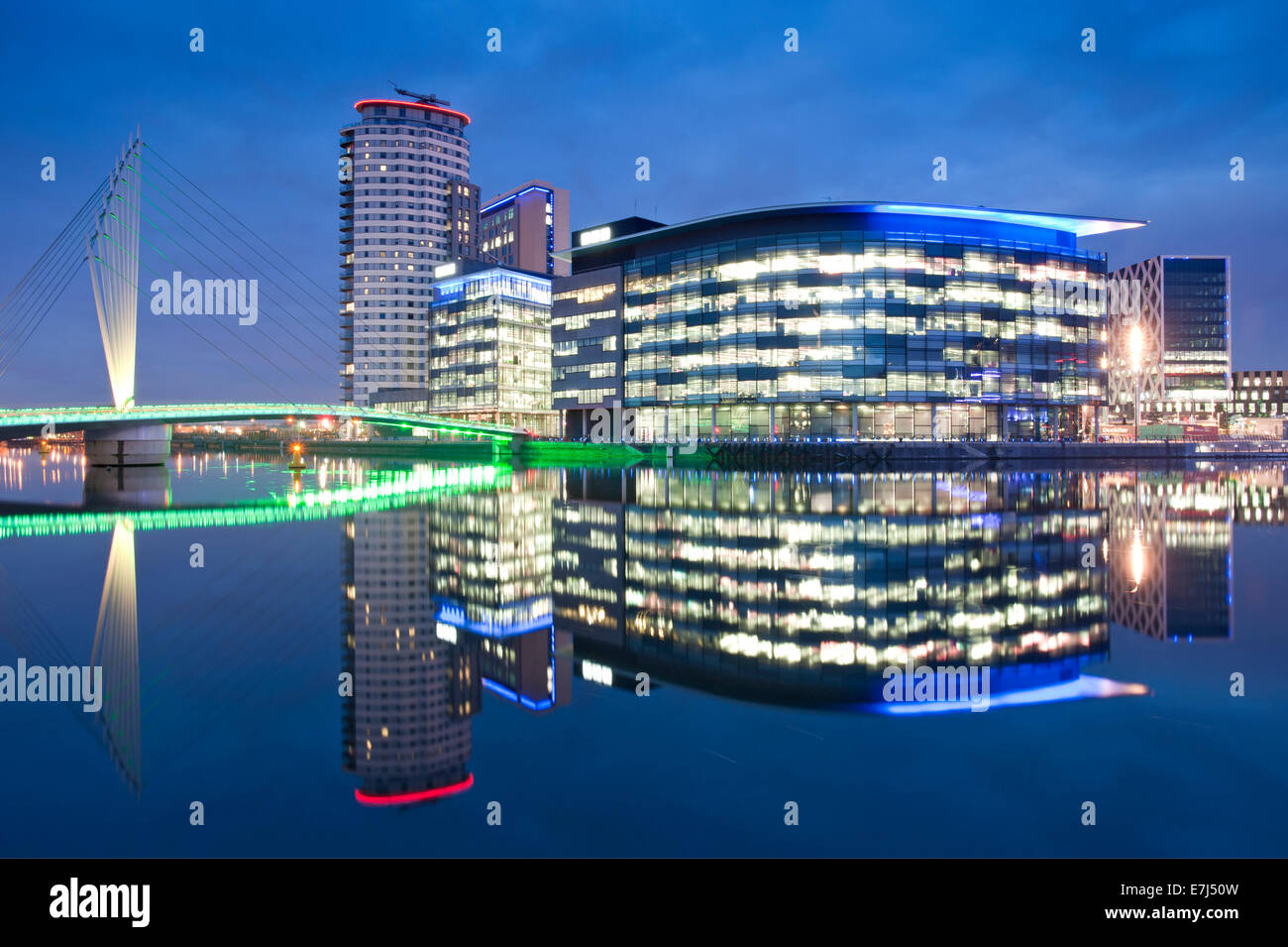 MediaCityUK und den BBC-Studios bei Nacht, Salford Quays, größere Manchester, England, UK Stockfoto