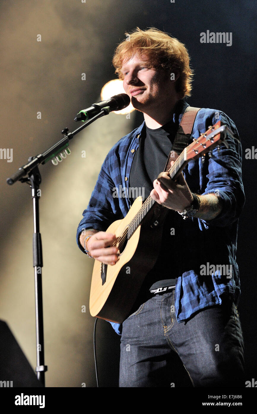 Toronto, Kanada. 18. September 2014. Britische Sängerin Ed Sheeran führt im Air Canada Centre. Bildnachweis: EXImages/Alamy Live-Nachrichten Stockfoto