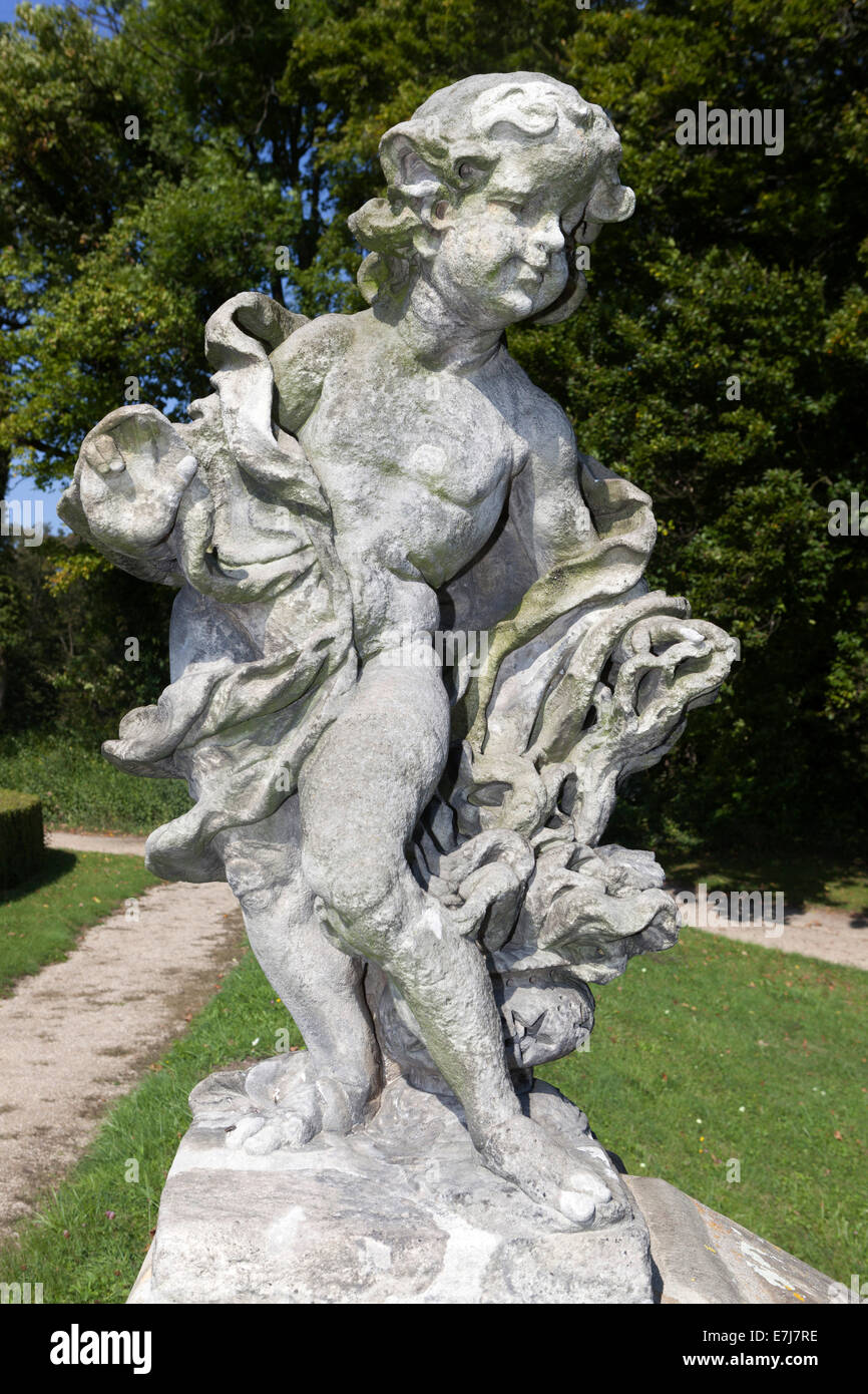 Barockstatue des Matthias Bernard Braun im Schlosspark in Lysá nad Labem. Allegorie des Feuers Stockfoto