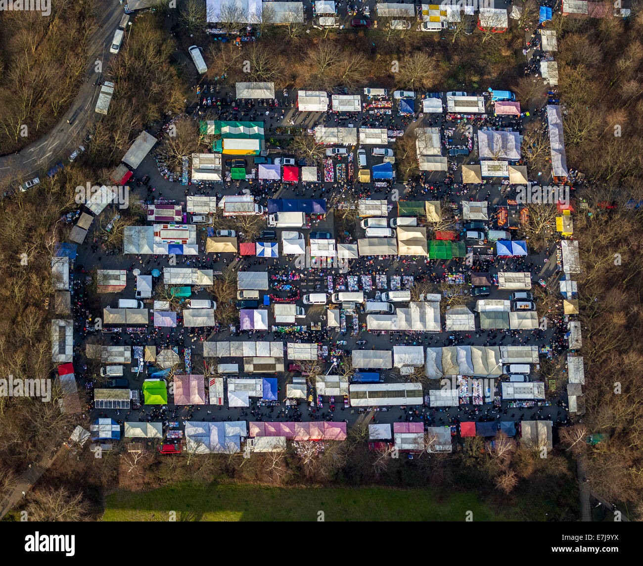 Luftaufnahme, Flohmarkt auf dem Parkplatz der Universität Dortmund, Dortmund, Ruhrgebiet, Nordrhein-Westfalen, Deutschland Stockfoto