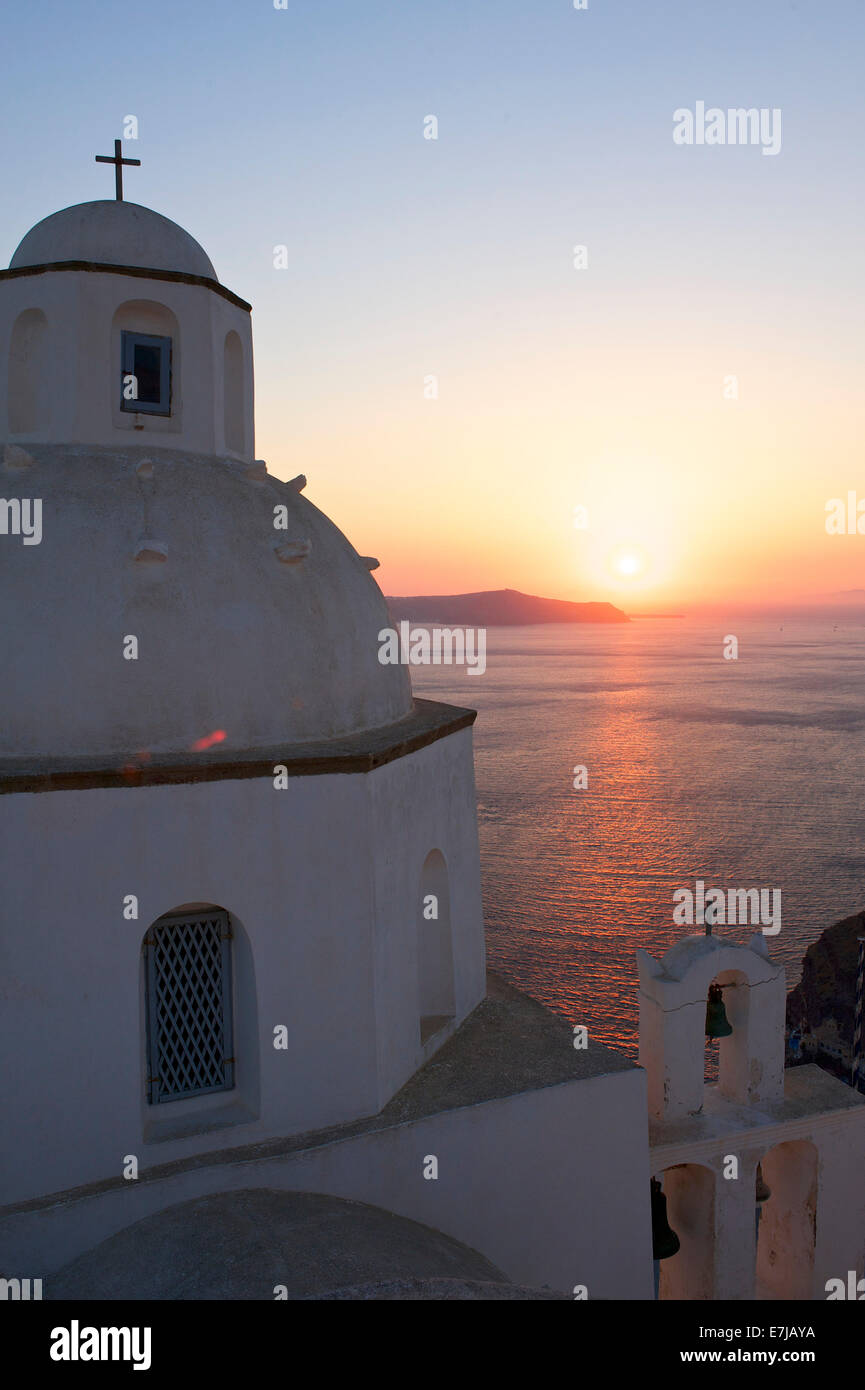 Agios Minas Church am Sonnenuntergang, Thira, Santorini, Kykladen, Griechenland Stockfoto