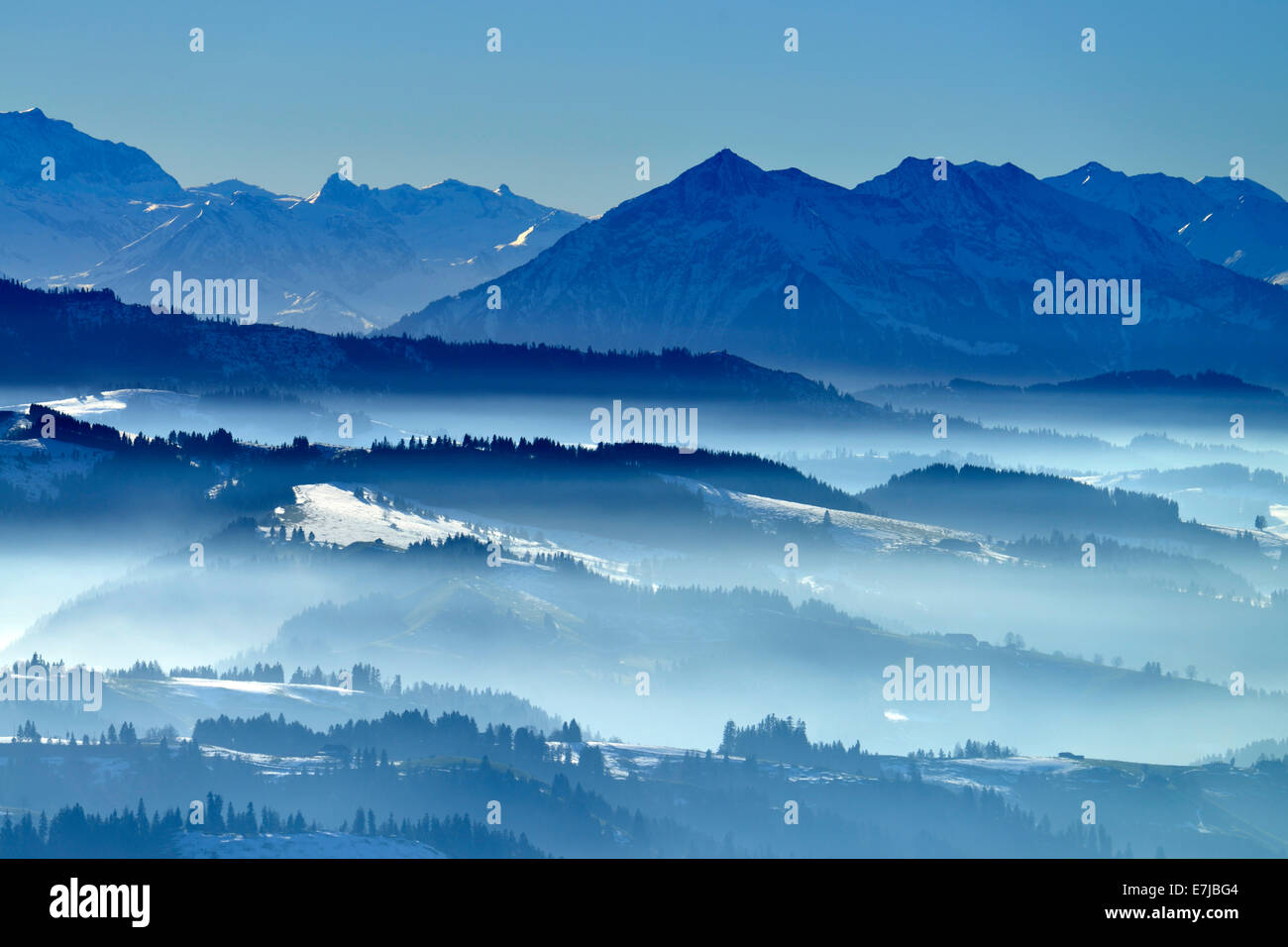 Blick vom Napf Berg auf die Berner Alpen, Niesen auf der Rückseite, Kanton Bern, Schweiz Stockfoto