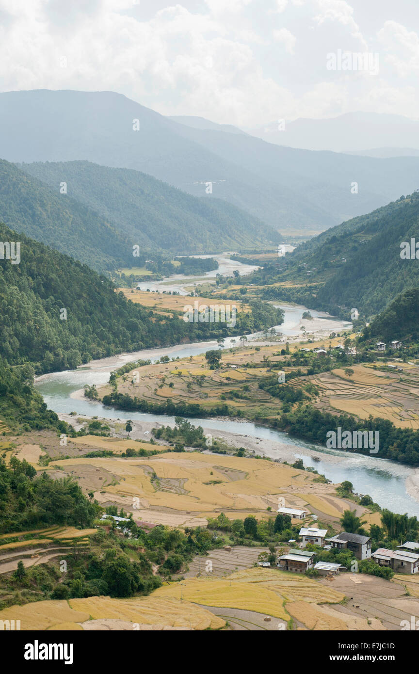 Flusslandschaft, Fluss Mäander durch ein Tal, in der Nähe von Punakha, Himalaya, Bhutan Stockfoto