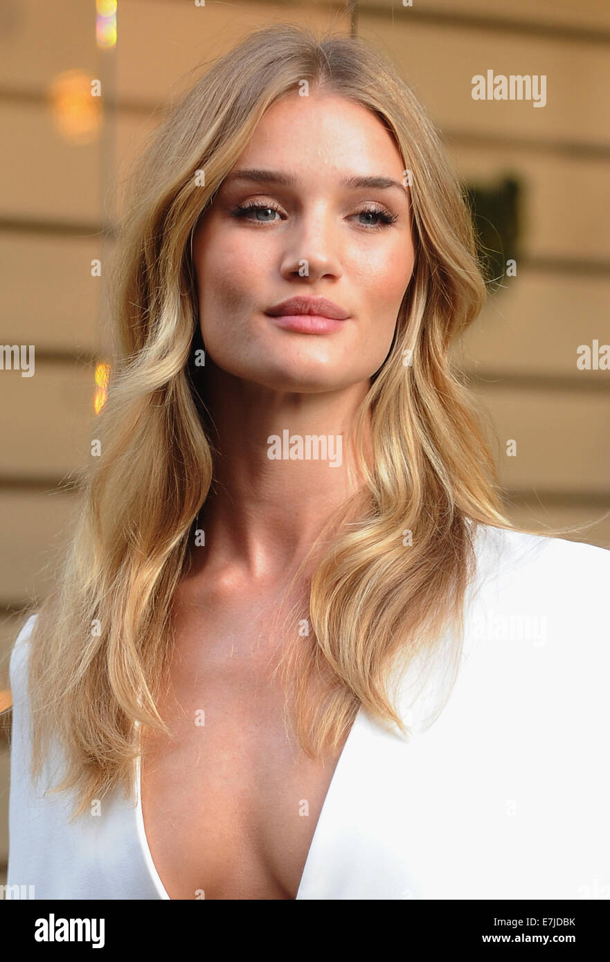 London, UK, UK. 19. Sep, 2014. Schauspielerin Model ROSIE HUNTINGTON-WHITELEY besucht Coca-Cola Leben starten. Bildnachweis: Ferdaus Shamim/ZUMA Draht/Alamy Live-Nachrichten Stockfoto