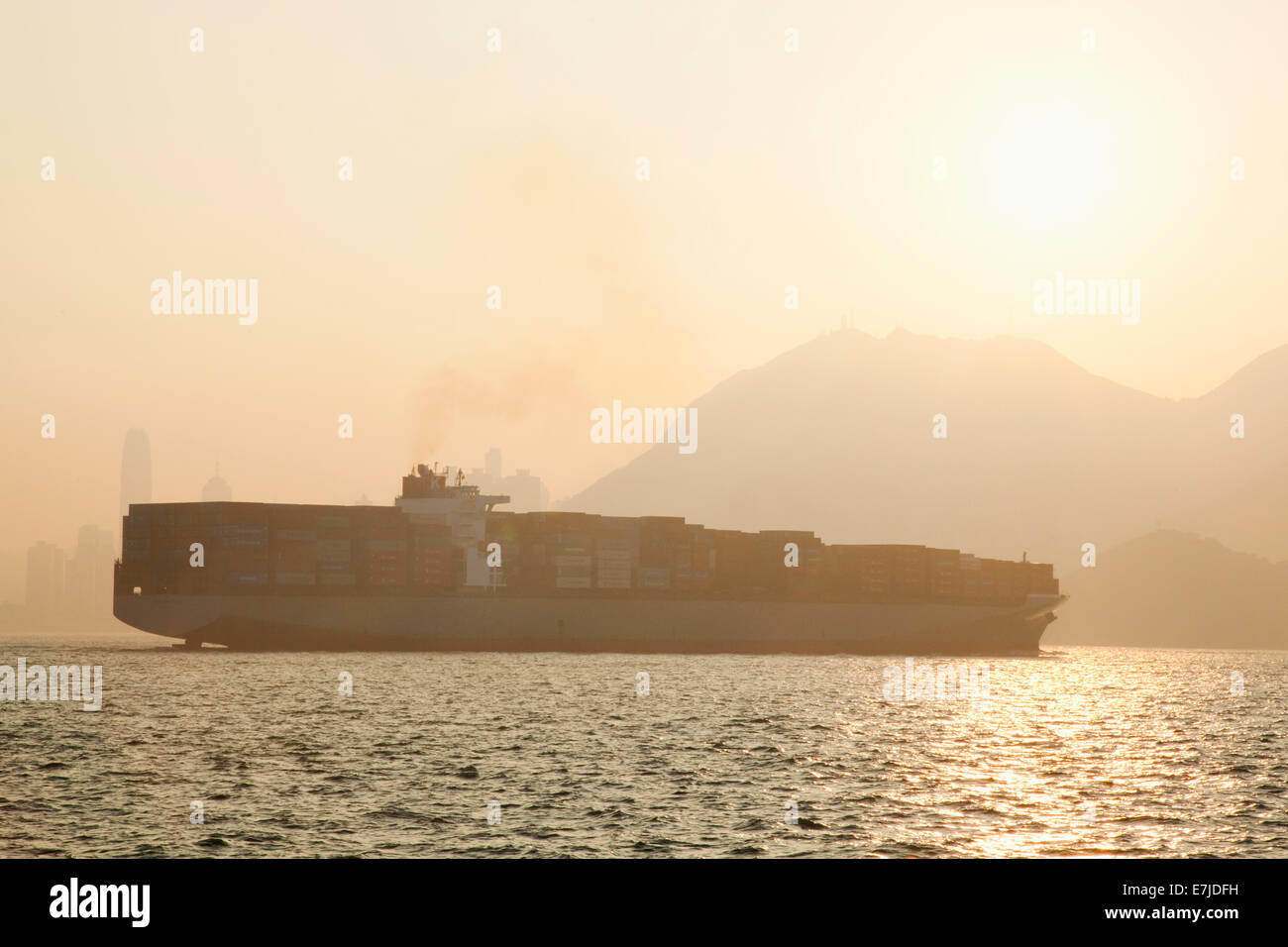 Asien, China, Hong Kong, Hong Kong, Containerschiff, Schiff, Schifffahrt, Cargo, Meer, Transport Stockfoto