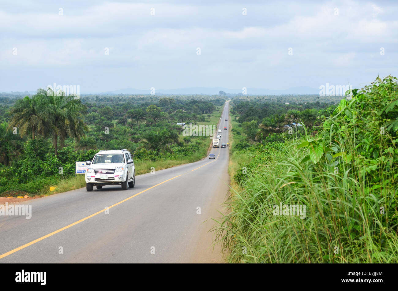 Straße von Monrovia nach Roberts Flughafen, Liberia, Afrika Stockfoto