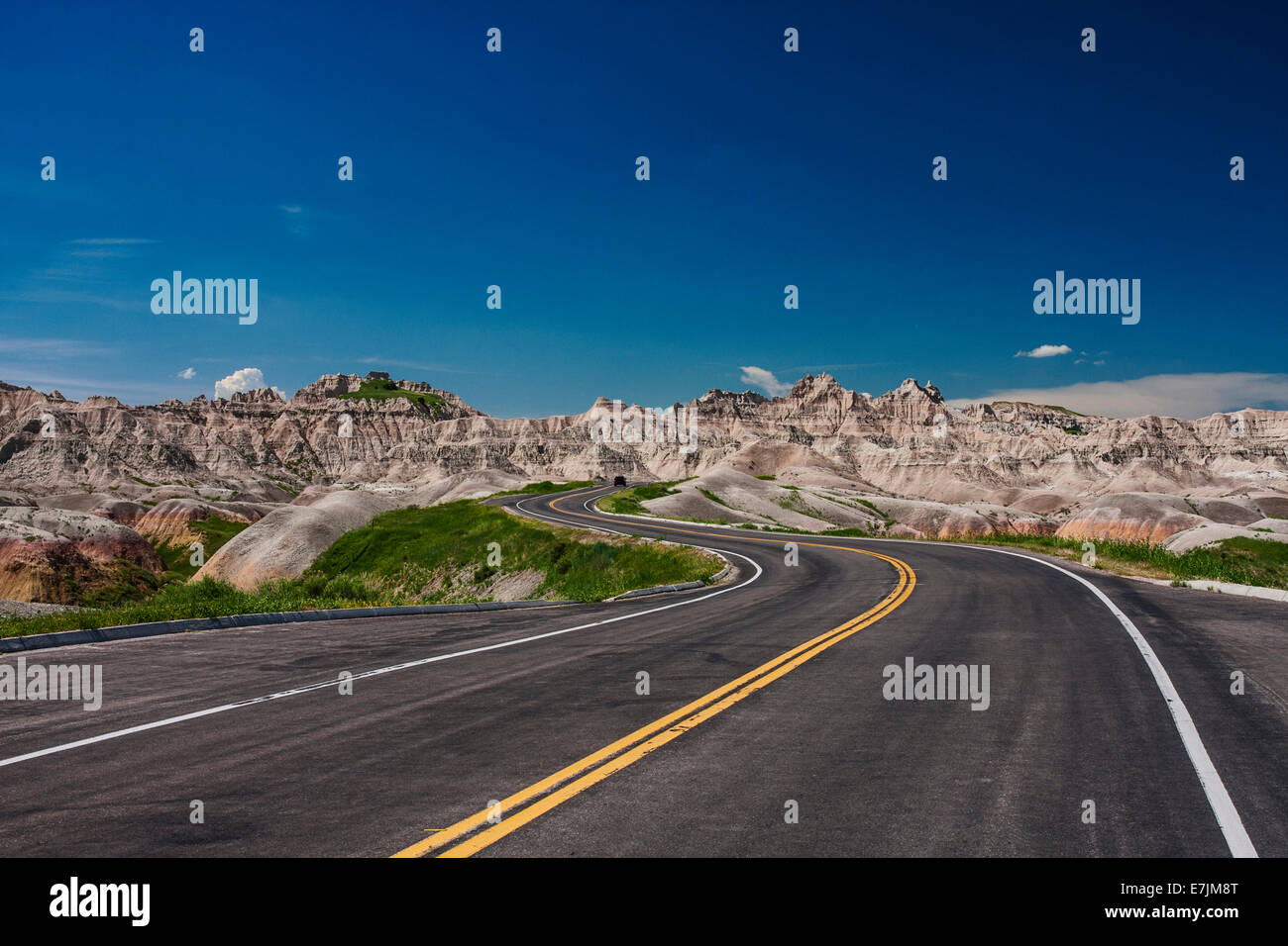 Wo nimmst du, Badlands, North Dakota, Fahrt durch die Felsformationen der Badlands Nationalpark die Straße Stockfoto
