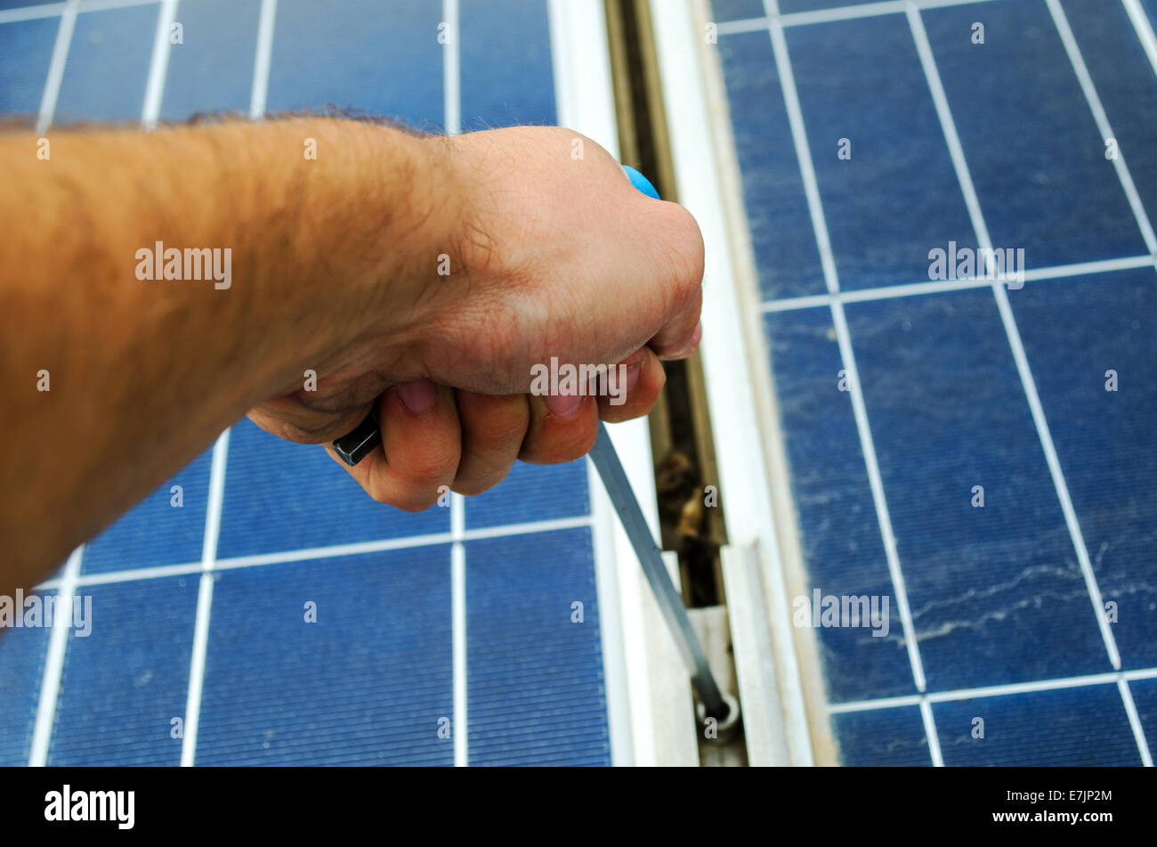 Nahaufnahme von Solar-Panel Schelle montieren Stockfoto