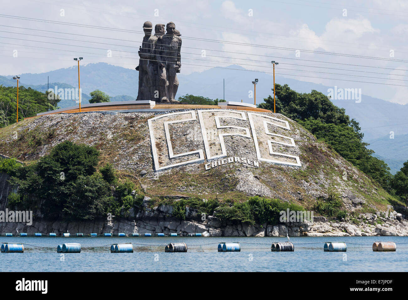 Statuen und CFE unterzeichnen am Chicoasen Damm in Chiapas, Mexiko Stockfoto