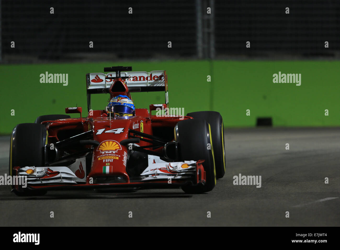 Singapur, Marina Bay Street Circuit. 19. Sep, 2014. Formel 1 Grand Prix Singapur. Fernando Alonso nimmt seinen Ferrari auf dem Stadtkurs von Singapur Credit: Action Plus Sport/Alamy Live News Stockfoto