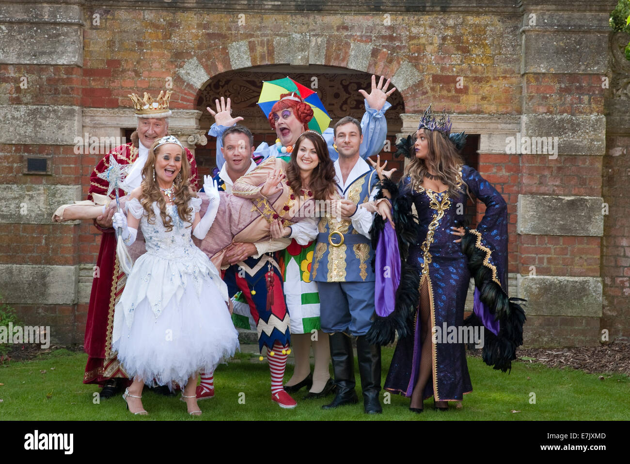 Die Besetzung in Bromley Churchill Theater Pantomime Sleeping Beauty Press Launch Stockfoto