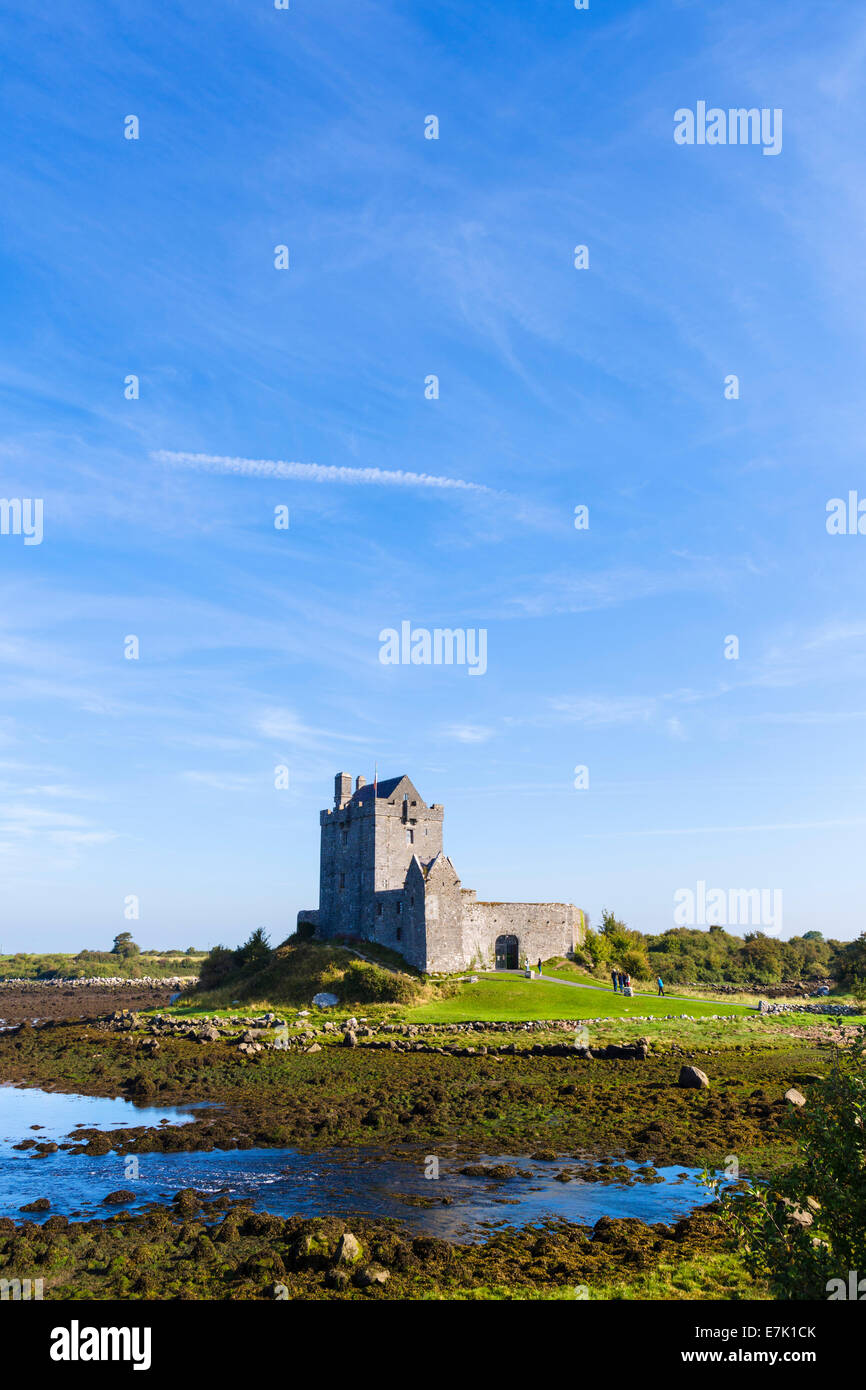 Dunguaire Castle, ein 16thC Wohnturm in der Nähe von Kinvarra, Bucht von Galway, County Galway, Irland Stockfoto