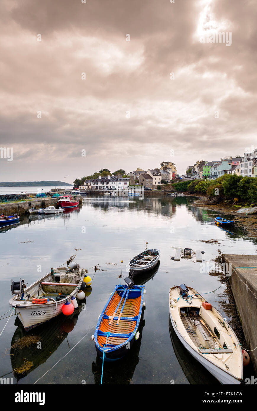 Der malerische Hafen von Roundstone, Connemara, County Galway, Irland Stockfoto